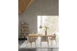 Andrarum Reciclar Ruokatuoli bouclé-kankaalla ja tammisilla käsinojilla Beige