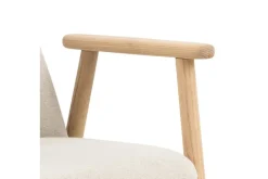 Andrarum Reciclar Ruokatuoli bouclé-kankaalla ja tammisilla käsinojilla Beige