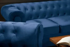 Manor House Chesterfield Lyx 2-istuttava pieni samettisohva – Syvä sohva 160 cm leveä