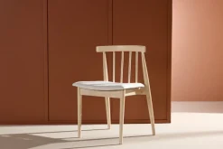 Ruokatuoli ilman käsinojia Peach Flora-ruokatuoli – valkopestyt jalat / beige kangas Valkopesty